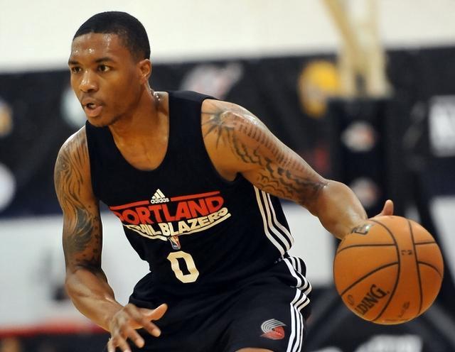 略更倾向于 略更倾向于