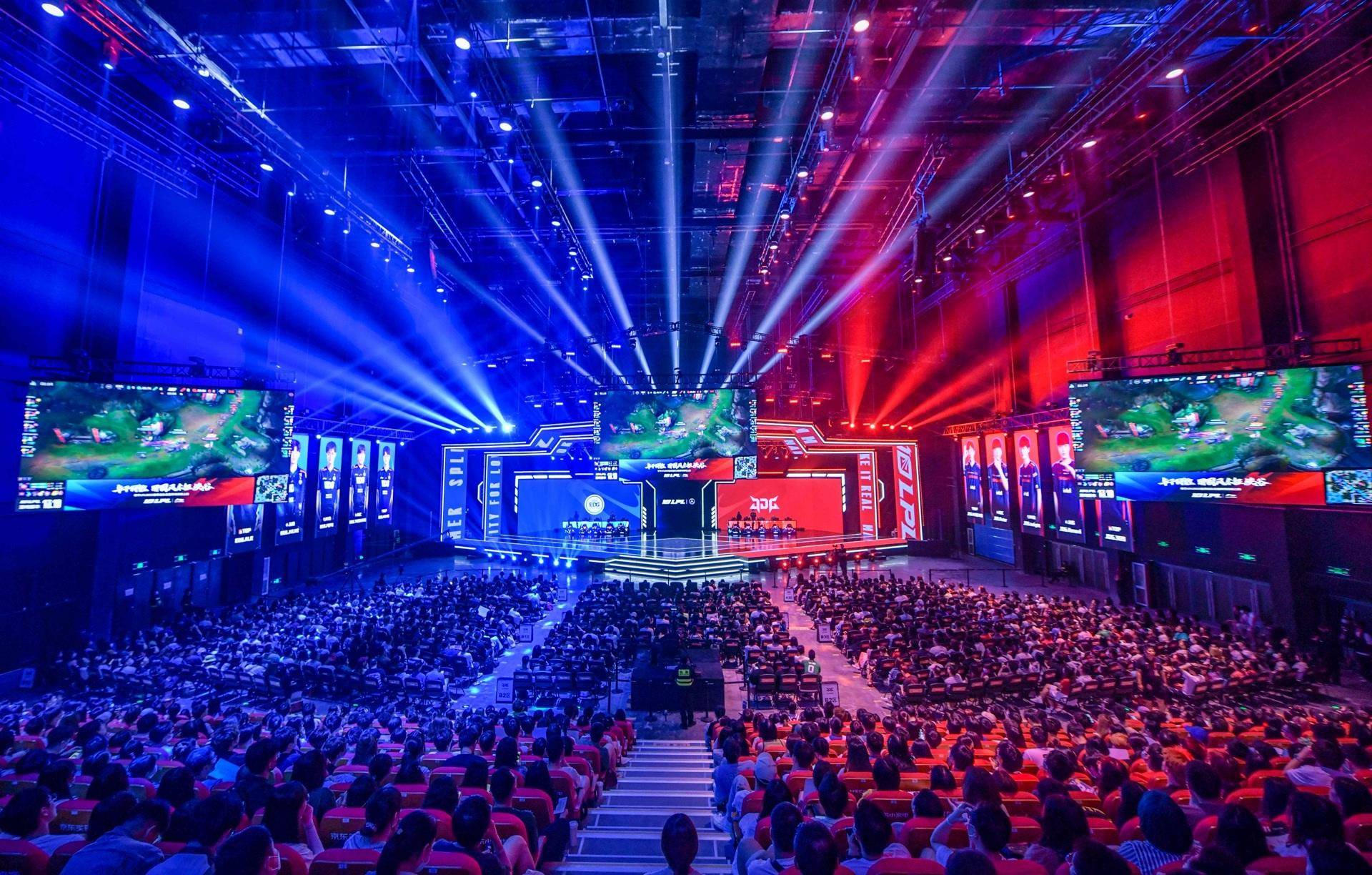 的阵容更加 的阵容更加