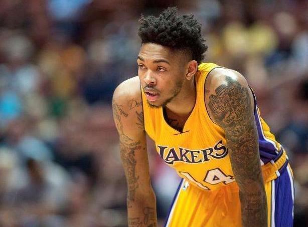 在攻防两端 在攻防两端